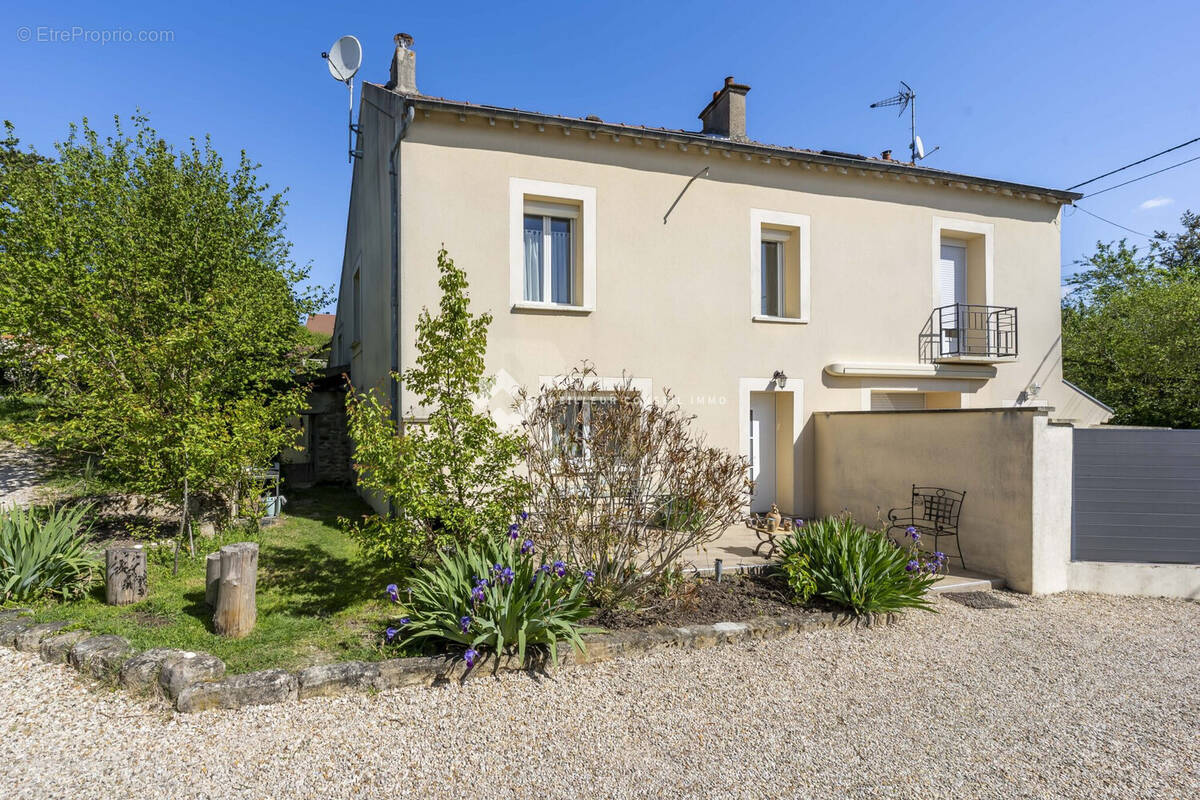 Maison à VAUX-LE-PENIL