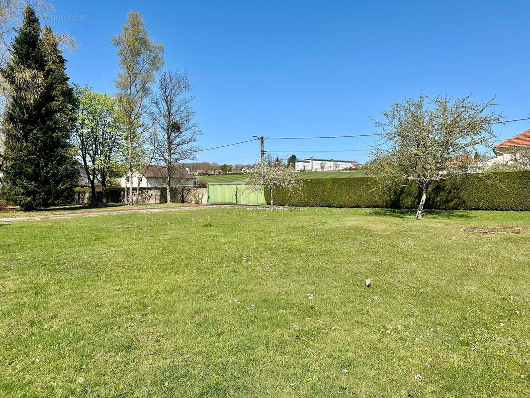 Terrain à LUXEUIL-LES-BAINS