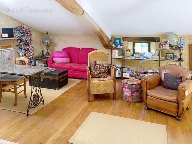 Propriété de caractère avec jardin paysager, piscine et dépendances - photo 3