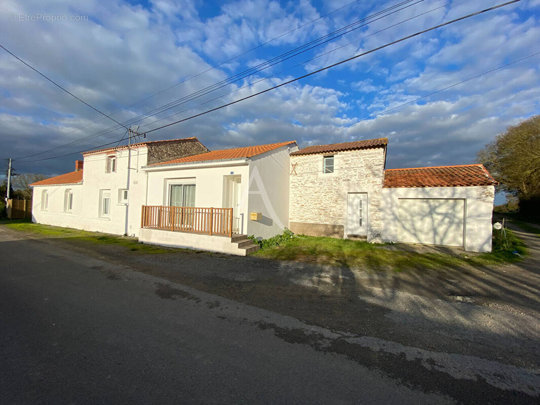 Maison à SAINT-ETIENNE-DE-MER-MORTE