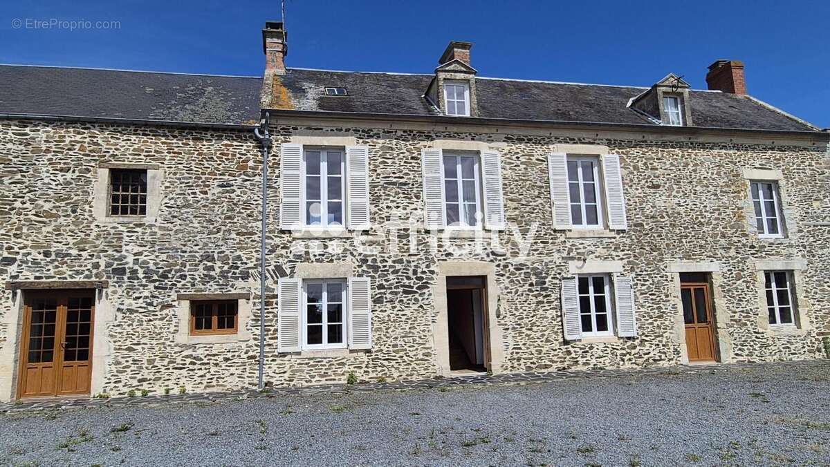 Maison à LE MOLAY-LITTRY