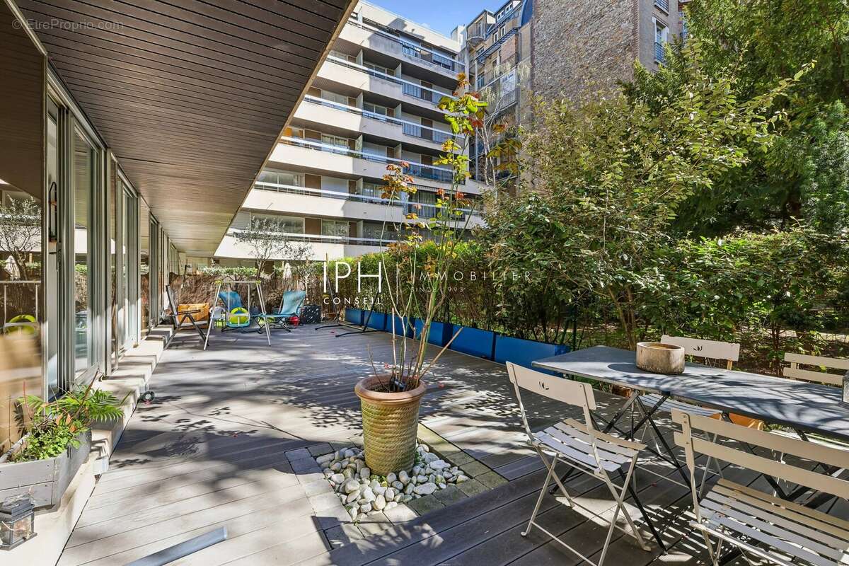 Appartement à NEUILLY-SUR-SEINE