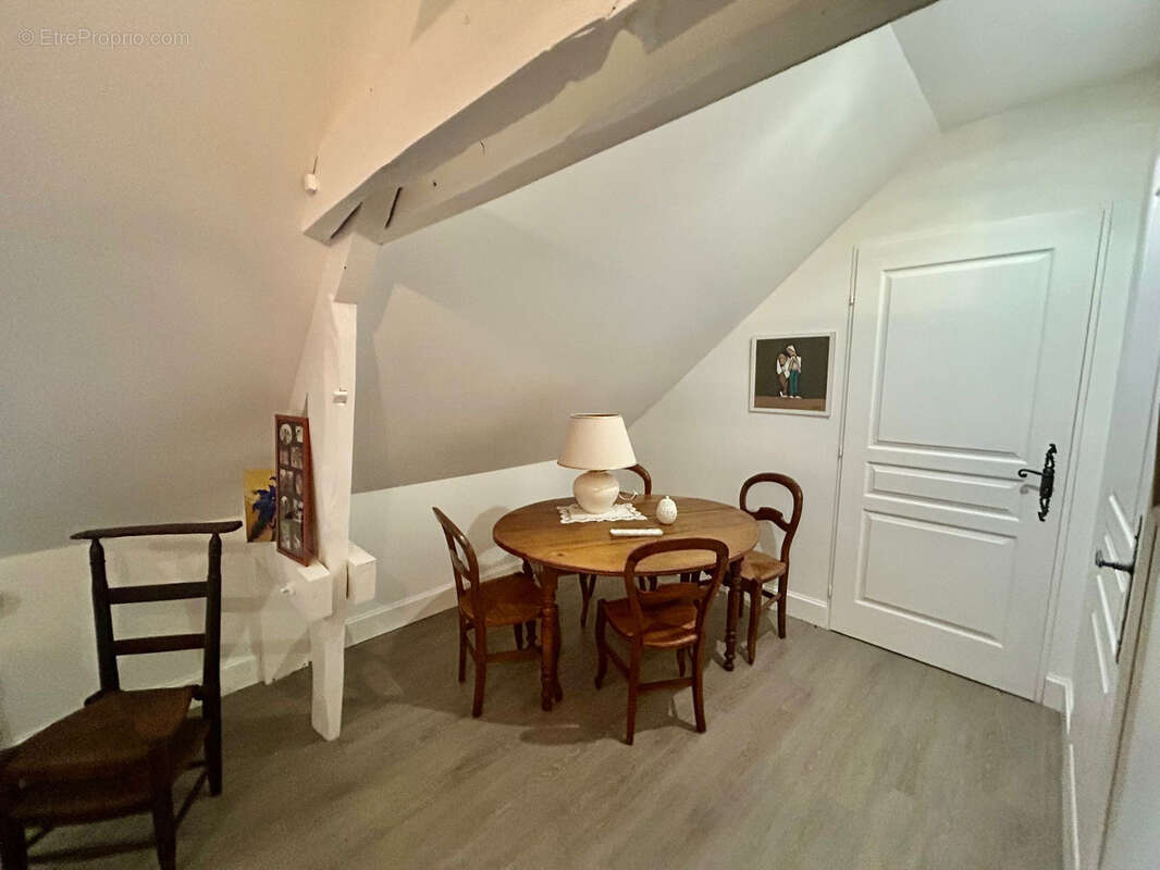 Maison à PEYRILLAC-ET-MILLAC