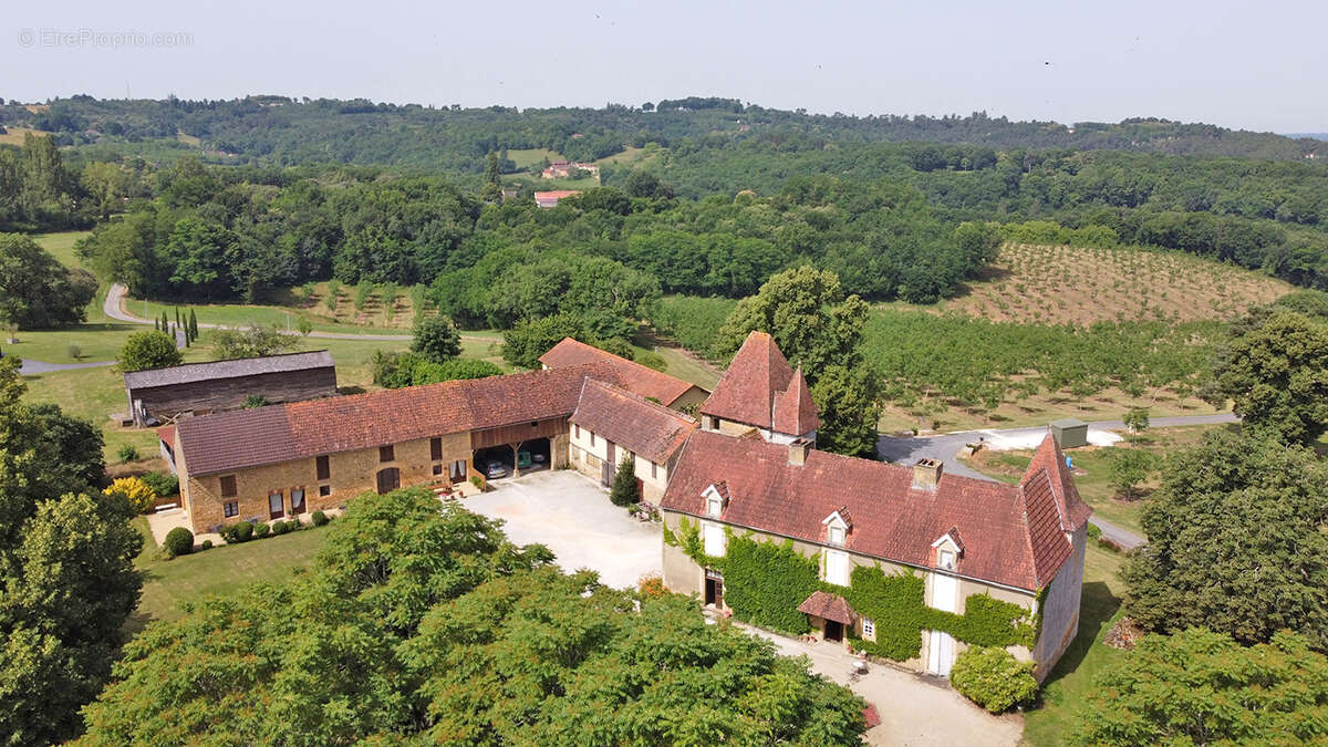Demeure de prestige Marcillac Saint Quentin 16 pièce(s) 512 m2 - photo 2