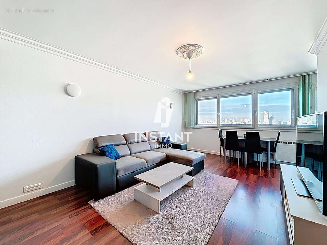 Appartement à CHARENTON-LE-PONT