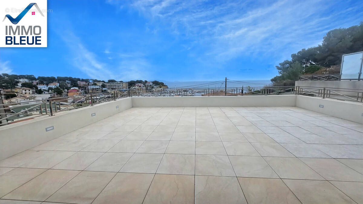 Appartement à CARRY-LE-ROUET