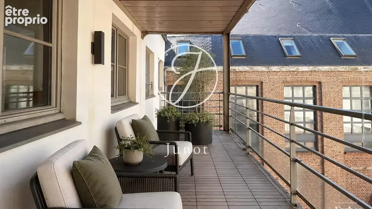 Lille - CENTRE - Appartement à vendre - 84,18m²  loi carrez - 2 chambres - Terrasse - Ascenseur - Possibilité parking - photo 2
