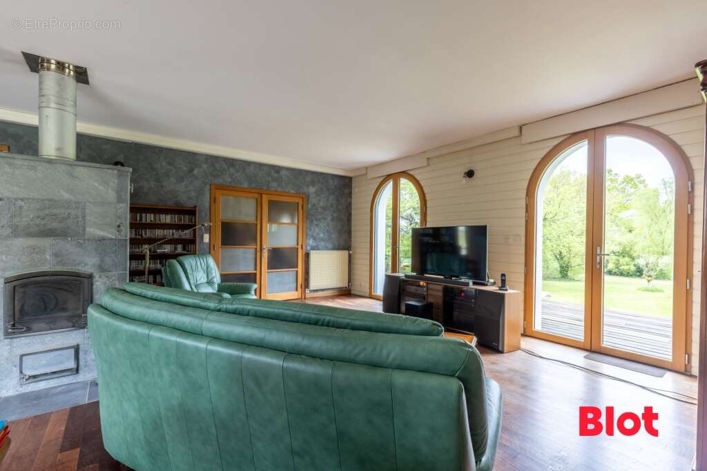 Maison 221 m² à Saint-Aubin-D'aubigne  - photo 5