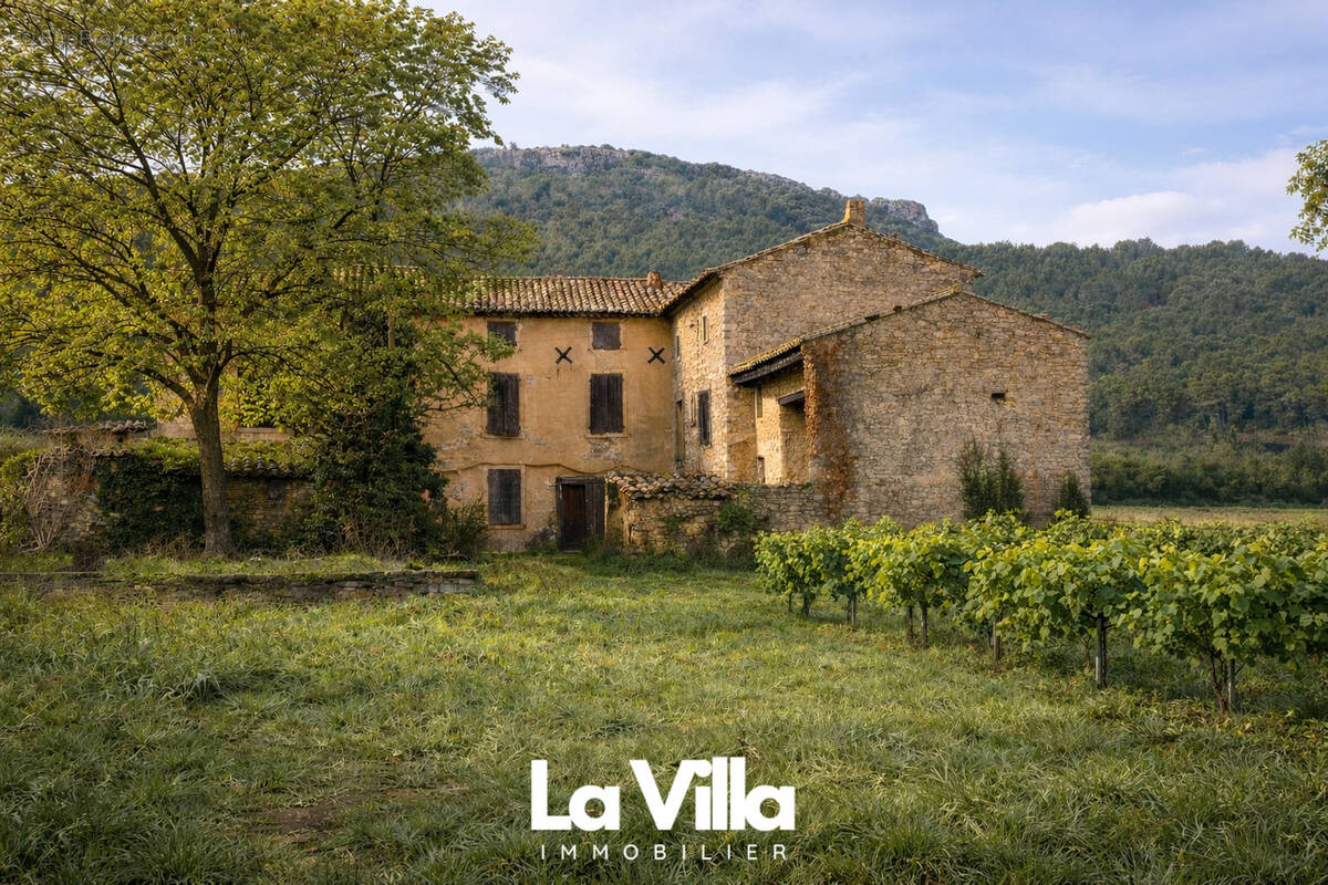 Maison à LAUDUN-L'ARDOISE