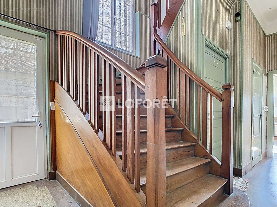 Maison à LES CHARMONTOIS