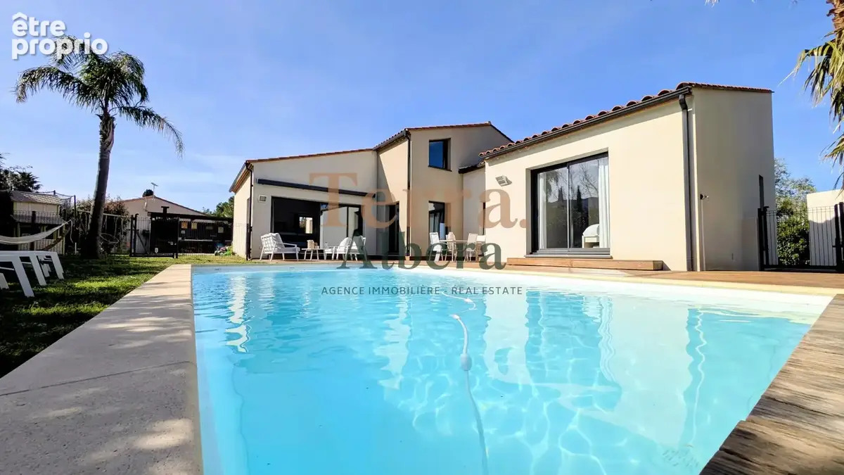 SAINT-GENIS-DES-FONTAINES - Grande villa contemporaine sans aucuns travaux - photo 3