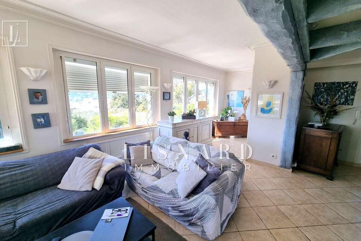 Appartement à VALLAURIS