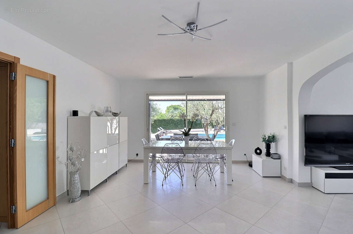 Maison à SAINT-MATHIEU-DE-TREVIERS