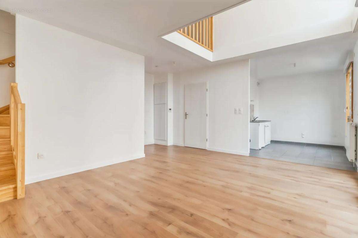 Duplex lumineux avec séjour impressionnant à double hauteur - photo 4
