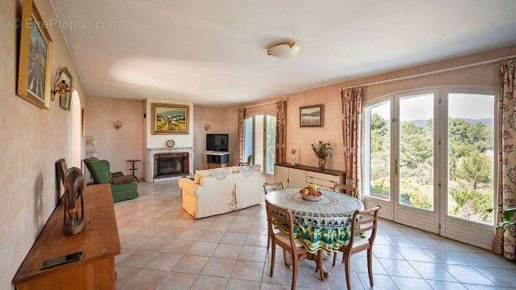 Maison à LE CASTELLET