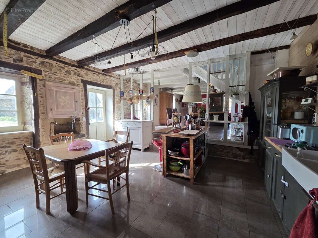 Maison à VICQ-SUR-BREUILH