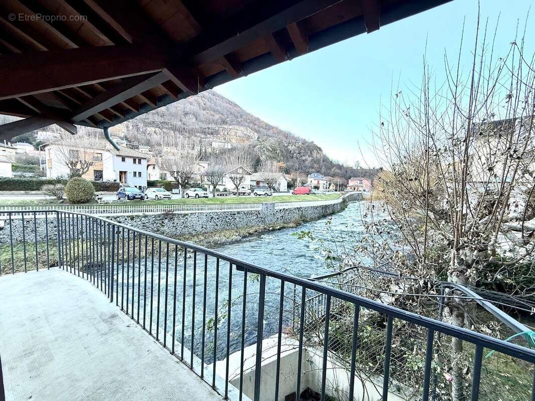   - Appartement à AX-LES-THERMES