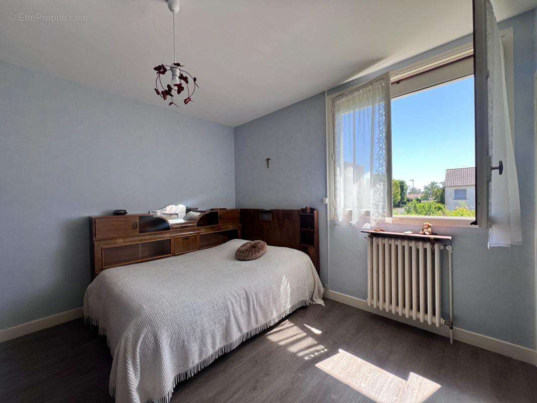 Maison avec jardin, garage et terrain constructible - photo 17