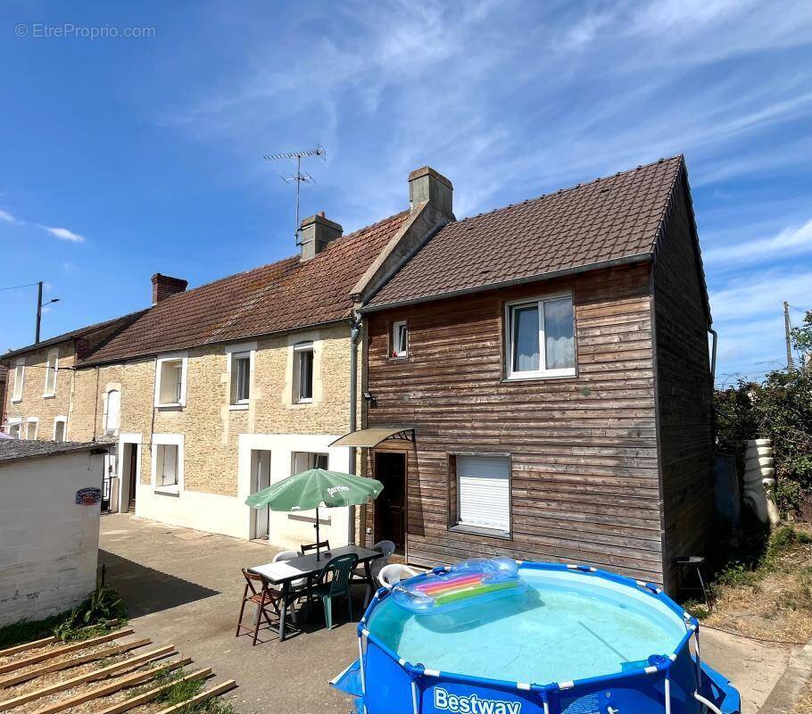 Maison à MEZIDON-CANON