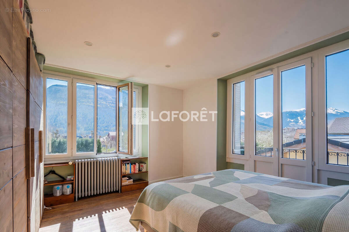 Maison Bourg Saint Maurice 9 pièce(s) 149.58 m2 - photo 9