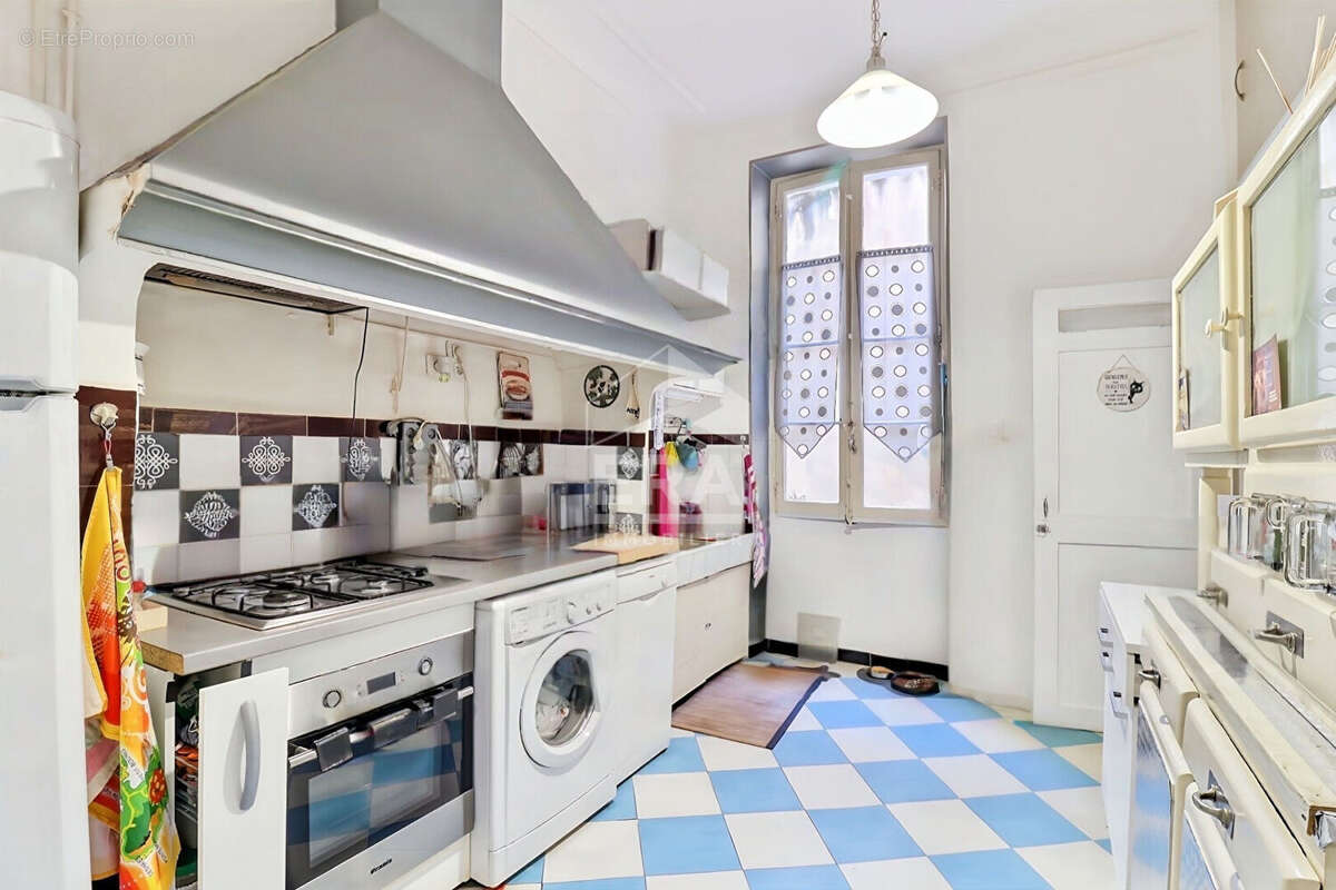 Appartement à MARSEILLE-1E