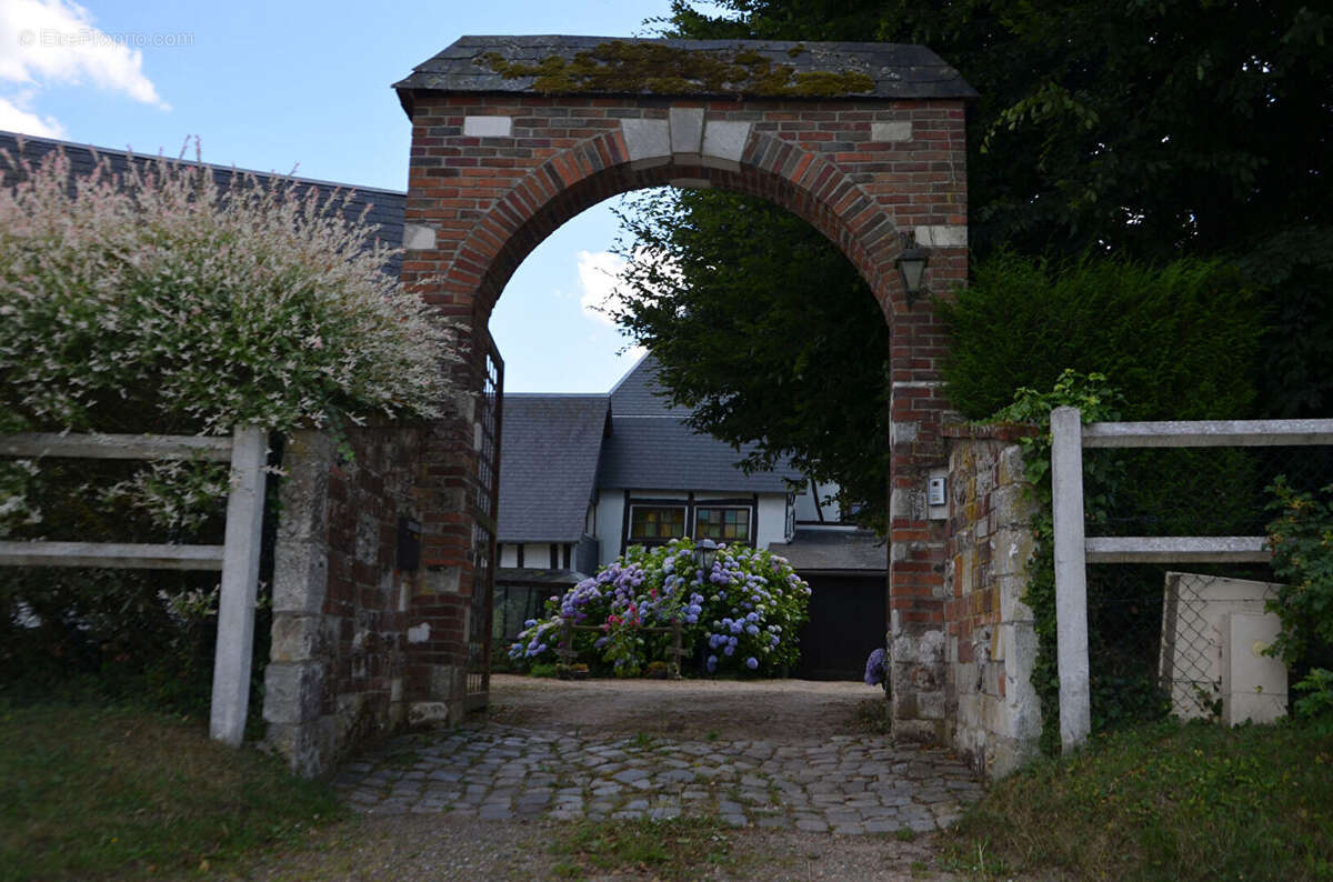 Maison spacieuse à vendre à Tourville-la-Campagne - Un véritable coup de coeur ! - photo 2