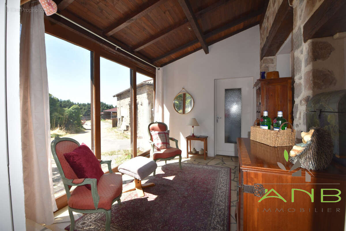 Maison 149 m² à Chabanais  - photo 7