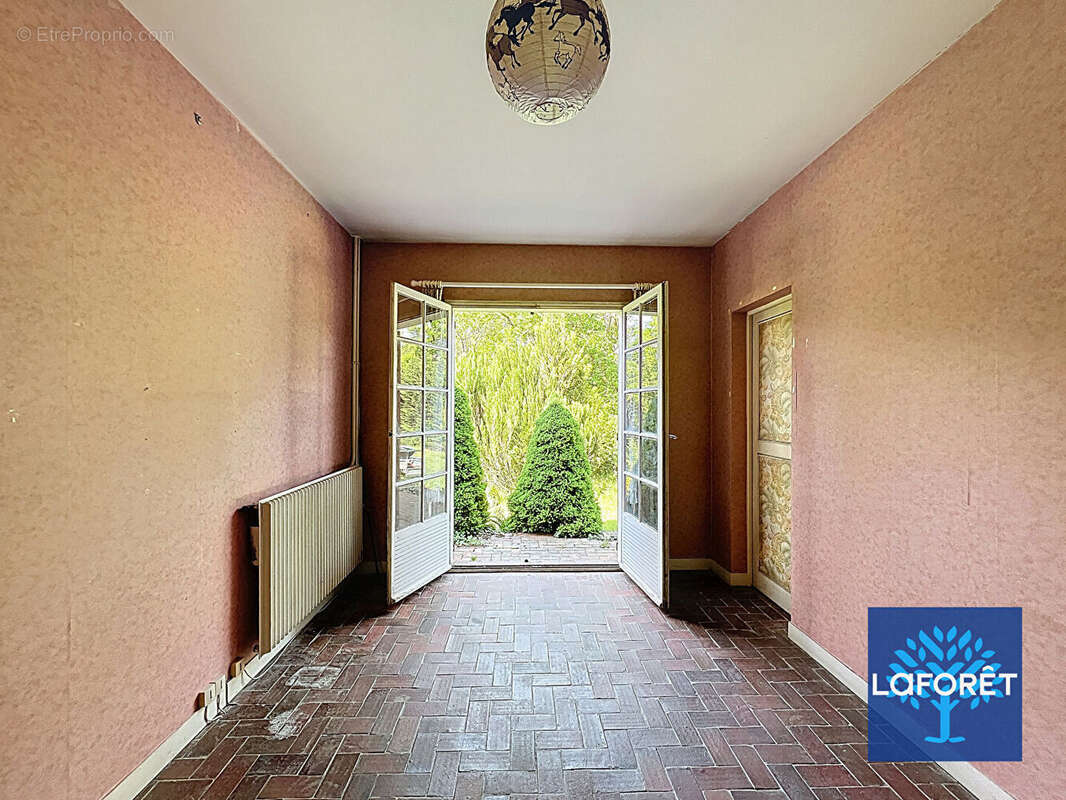 Maison Boutigny-sur-Essonne 11 pièces, 8 chambres, 11 418 m² de terrain boisé, cave totale, garage - photo 10