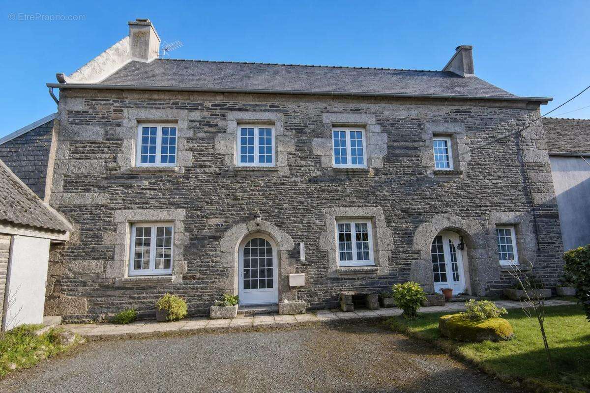 Maison à PLEYBER-CHRIST
