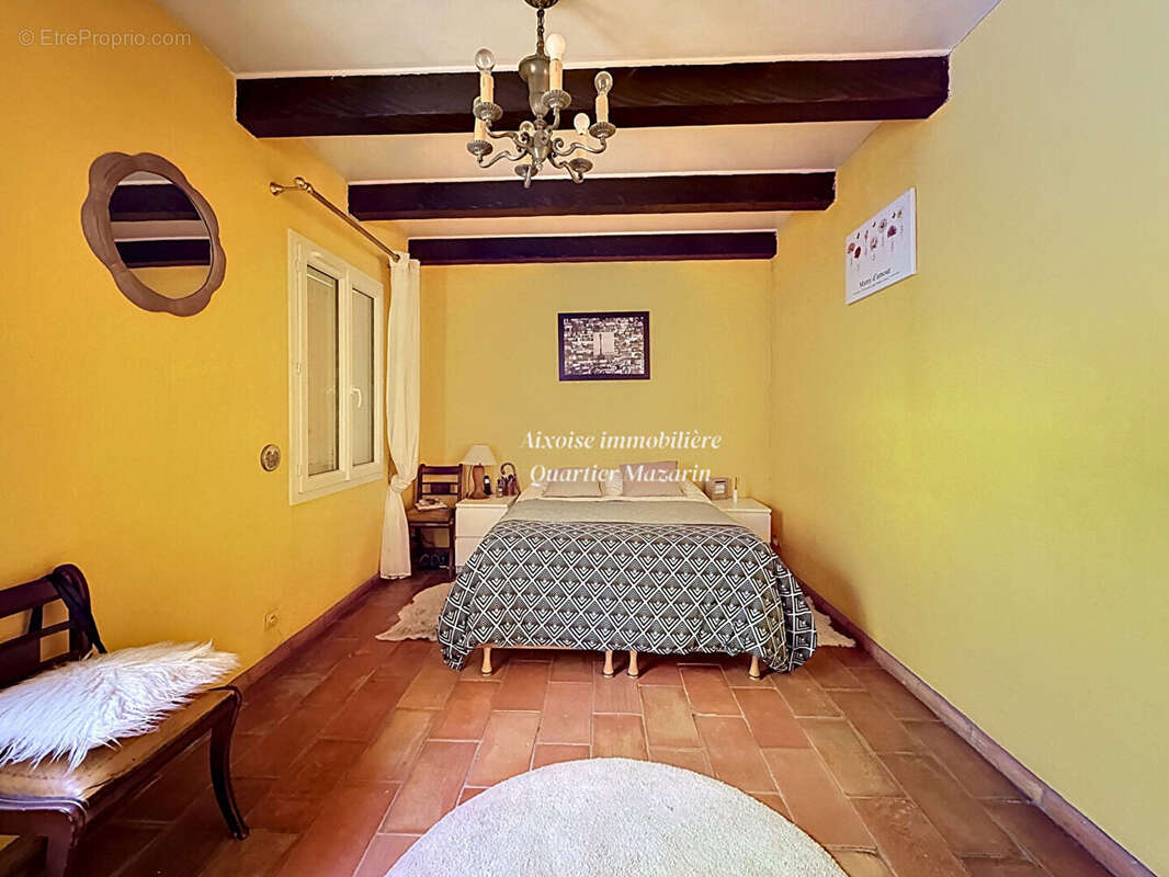 Maison 328 m² à Venelles  - photo 6