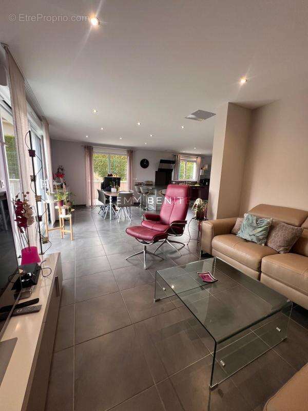 Maison à BELLEGARDE-SUR-VALSERINE