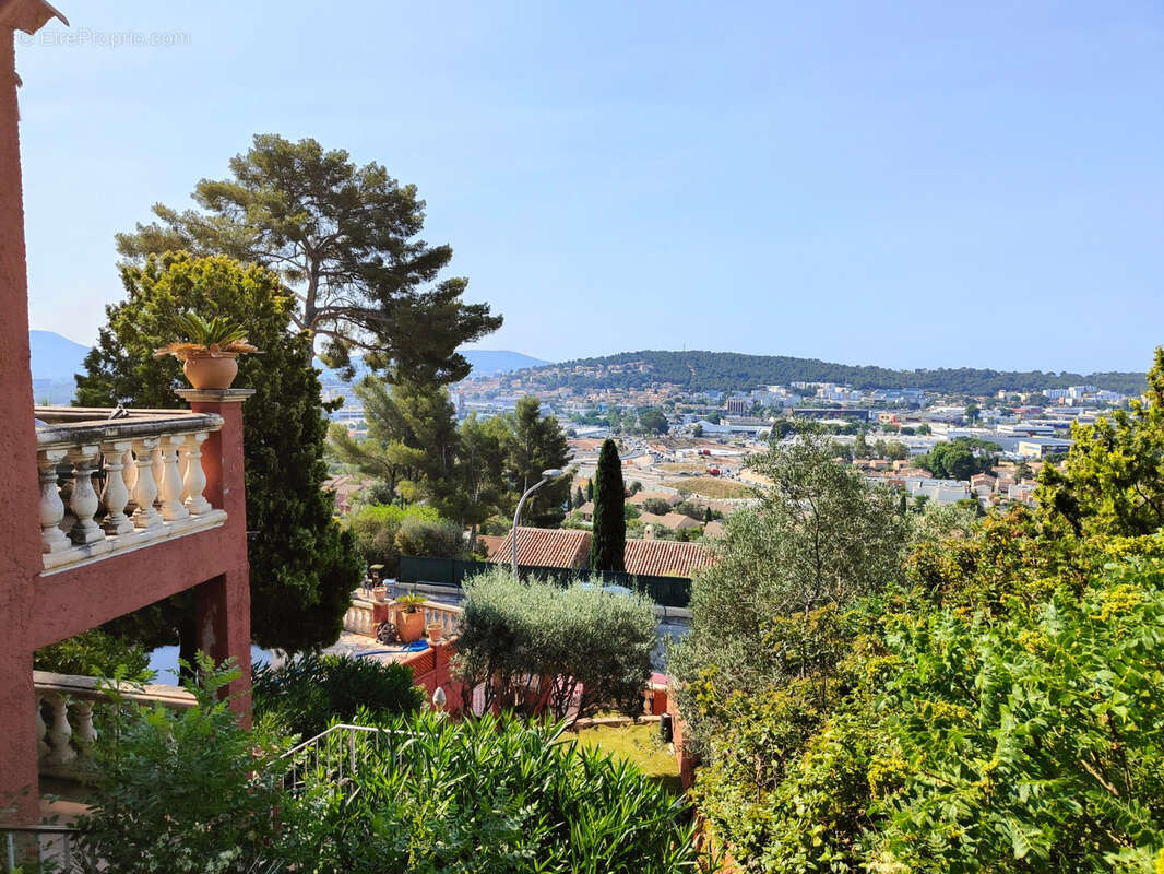 Maison à LA VALETTE-DU-VAR