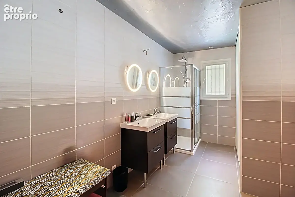 À VENDRE EN EXCLUSIVITÉ - CALLAS Maison 4 chambres avec piscine et grand terrain de 3205 m² - photo 11