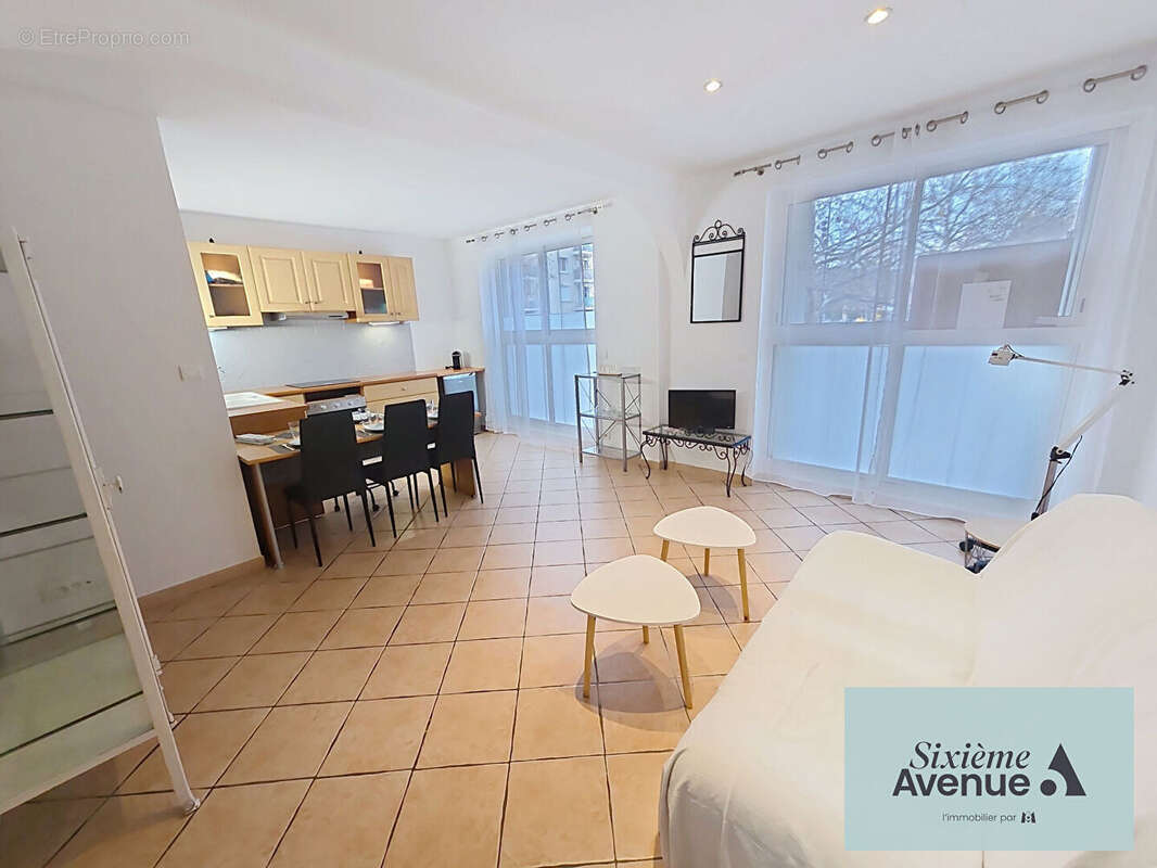 Appartement à SIX-FOURS-LES-PLAGES