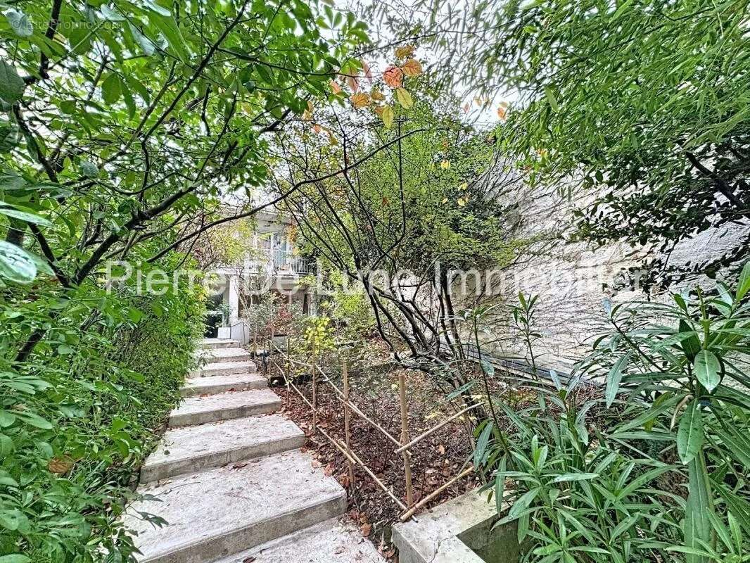 Appartement à PARIS-19E