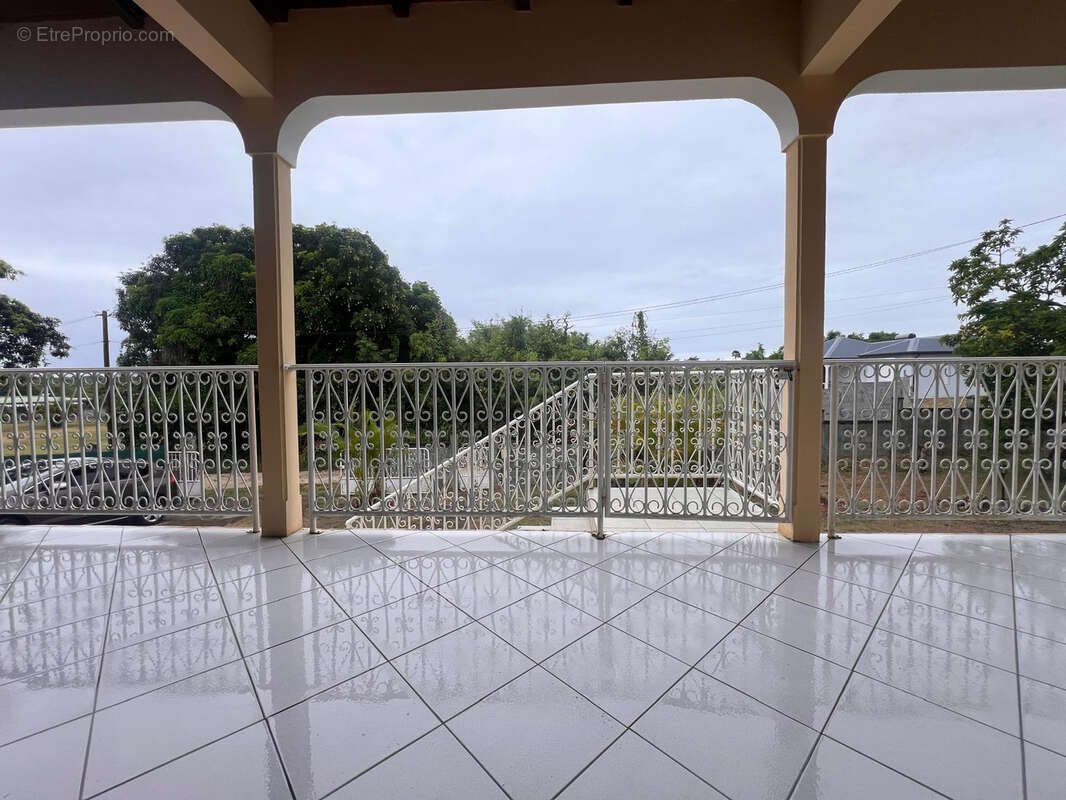 Maison à PETIT-CANAL