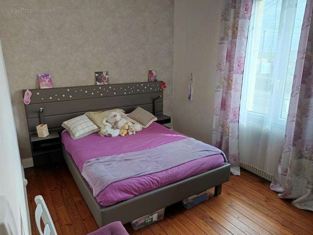 Maison 121 m² à Saint-Medard-De-Guizieres  - photo 9