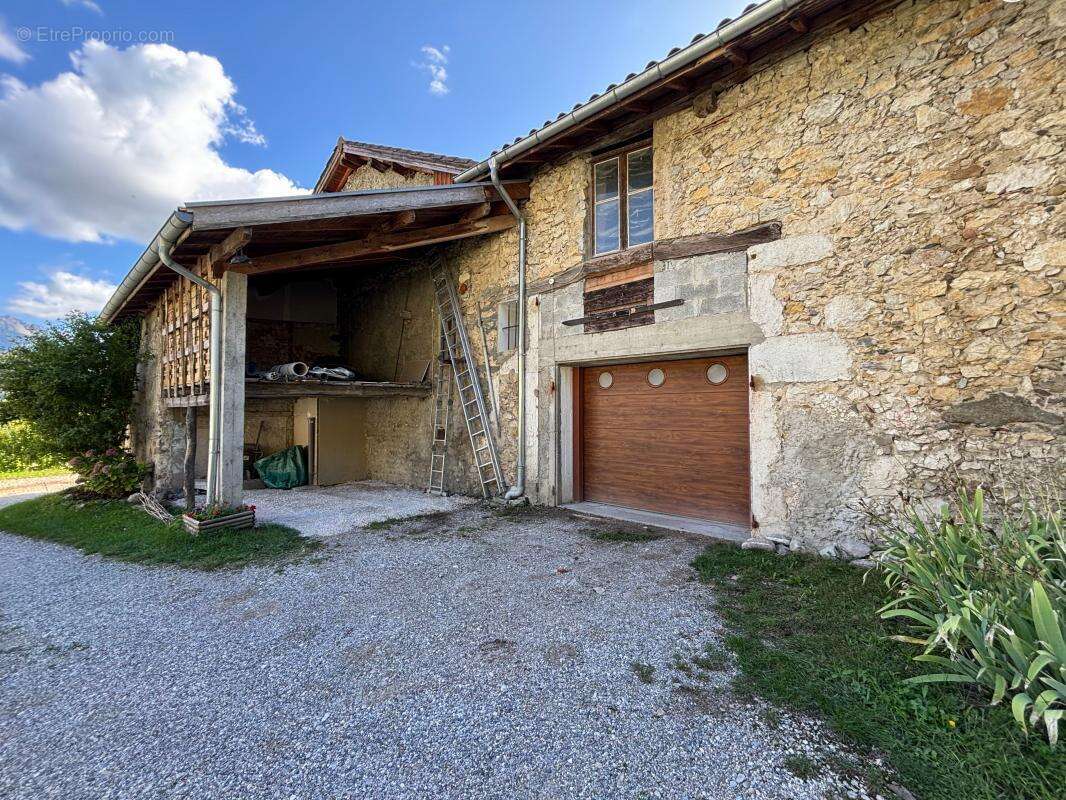 Maison à SAINT-ETIENNE-DE-CROSSEY