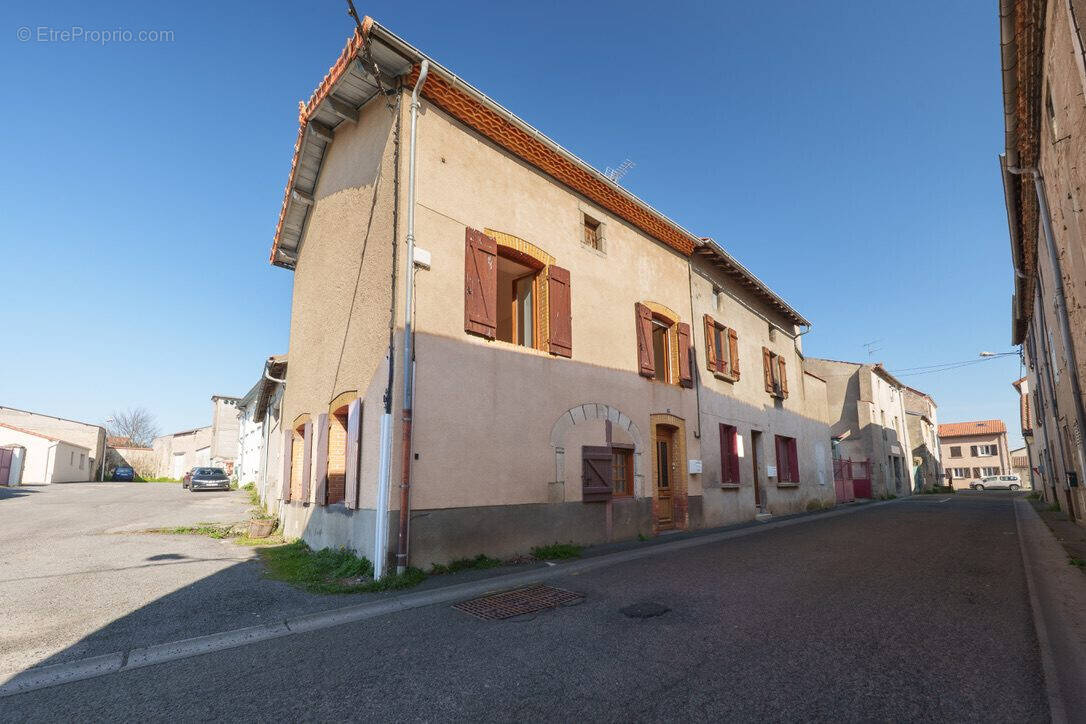 Maison à AIGUEPERSE
