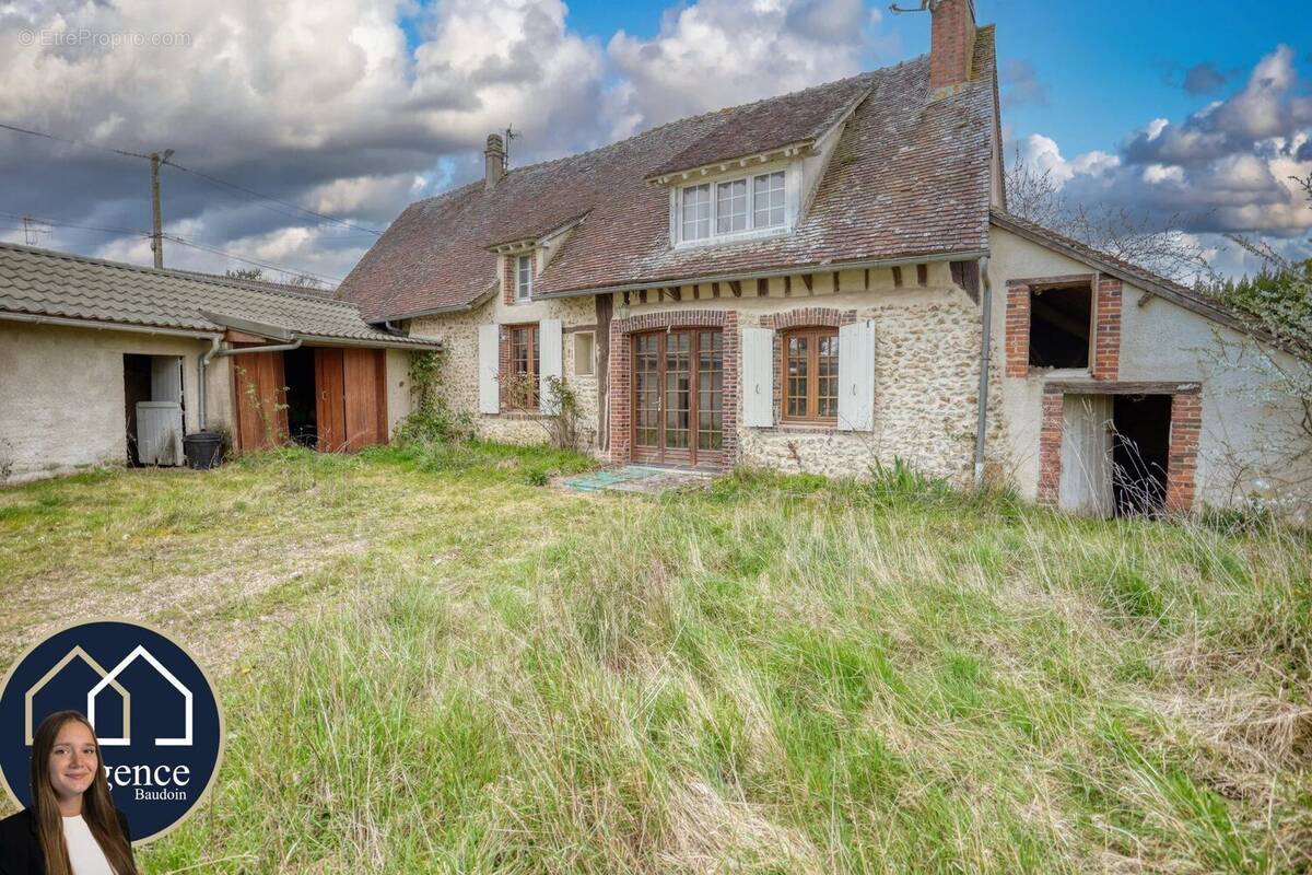 Maison à TREMBLAY-LES-VILLAGES