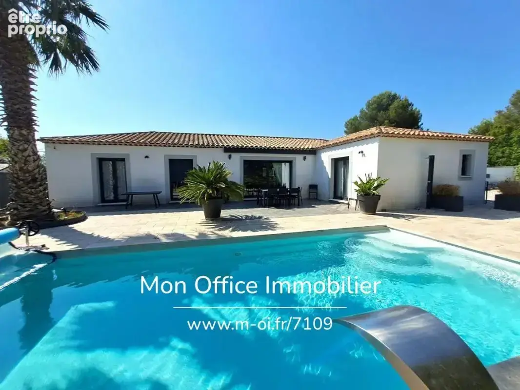 Maison à VENTABREN