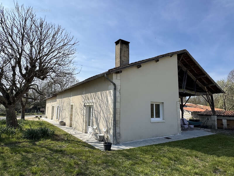 Maison à BRIE-SOUS-CHALAIS