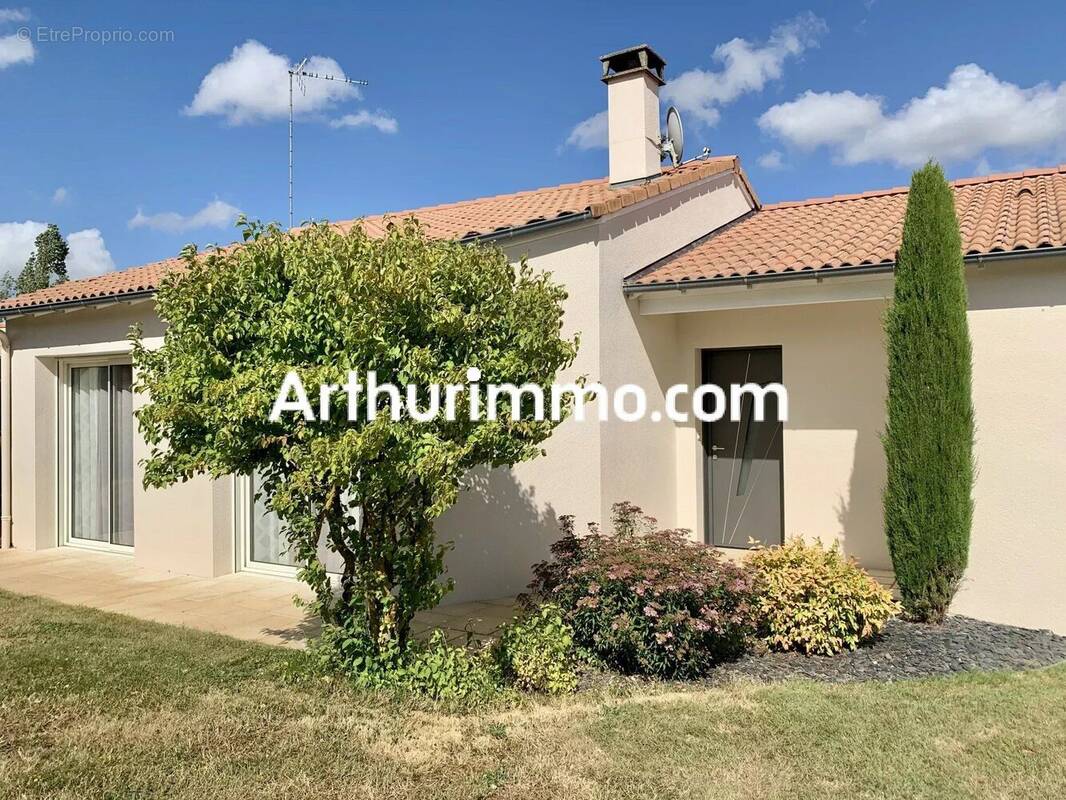 Maison à NUEIL-LES-AUBIERS
