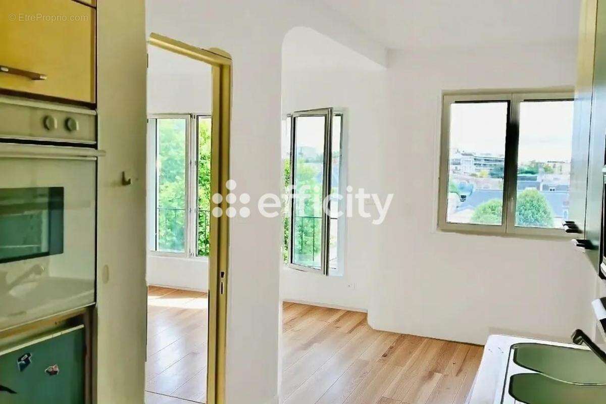 Appartement à NEUILLY-SUR-SEINE