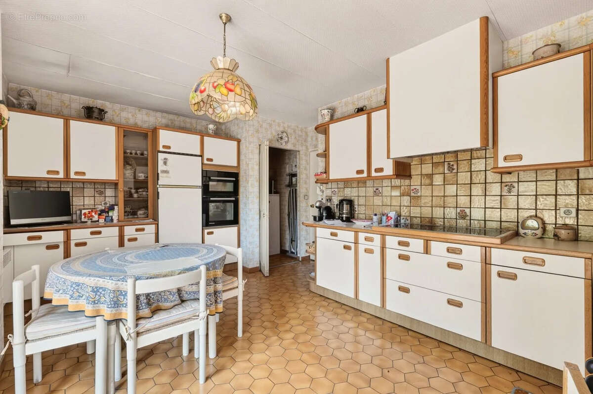 Les loges-en-josas - Belle Maison de 190m2 sur un terrain de 1225m2 - photo 7