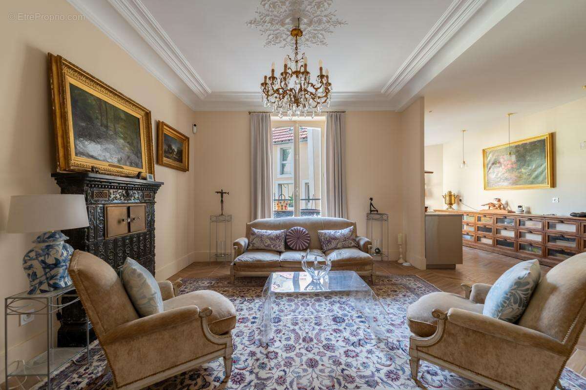 Maison 421 m² à Puiseaux  - photo 2