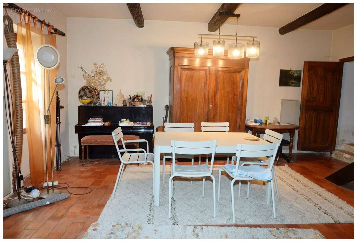 MONTELIMAR - Propriété de caractère avec vue dominante -  T6 173 m²  - 5 chambres - Terrain 3360 m² - Piscine - photo 7