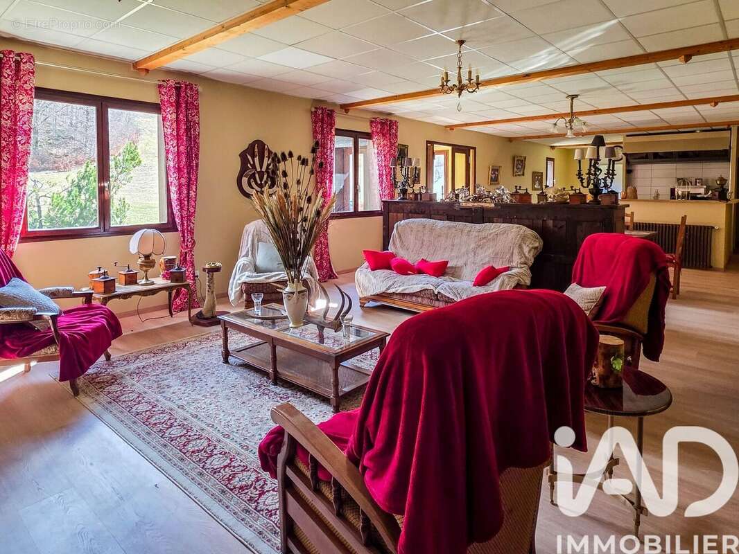 Maison 182 m² à Saint-Chely-D'aubrac  - photo 8