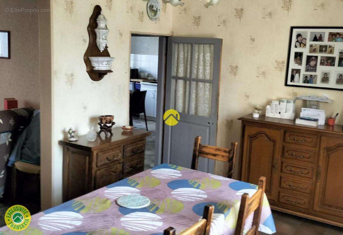 Maison à SAINT-JULIEN-LA-GENETE