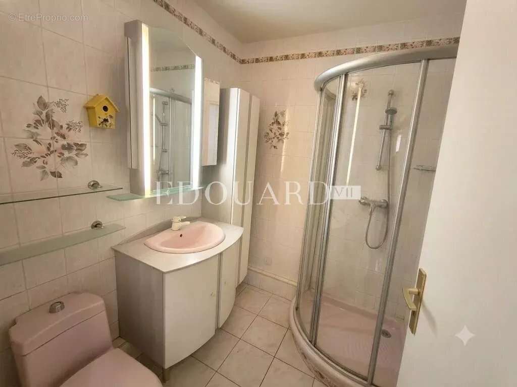 Dans le quartier du Riviera, à vendre grand studio en dernier étage avec terrasse, cave et garage - photo 9